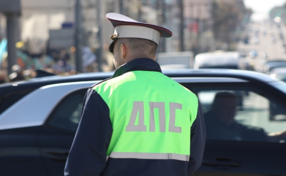 Штрафы выросли: почему водителям теперь выгоднее остановиться по первому требованию ГАИ
