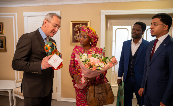 Губернатор Владислав Шапша провёл рабочую встречу с делегацией Демократической Республики Конго, которая находится в регионе с официальным визитом