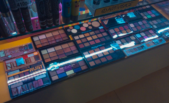 Блеск и сияние: самый красивый макияж для встречи Нового 2026 года — бьюти-тренды