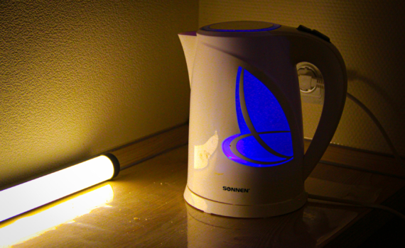 Полезные и опасные советы по очистке чайника от накипи: 3 лайфхака без усилий, химии и переплат Полезные и опасные советы по очистке чайника от накипи: 3 лайфхака без усилий, химии и переплат