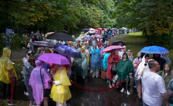 Зачем покупать дождевик, если есть старая шторка для ванны? Простой лайфхак для весеннего дождя Зачем покупать дождевик, если есть старая шторка для ванны? Простой лайфхак для весеннего дождя